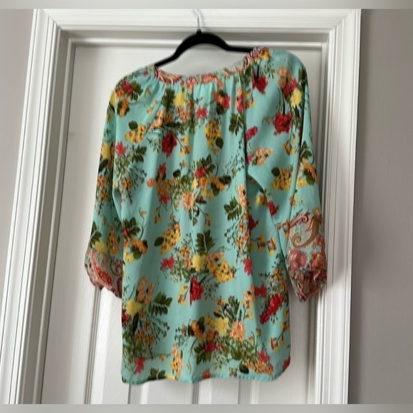 Fig & Flower blouse. Size medium. EUC - Picture 4 of 10